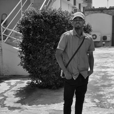 Journaliste Reporter d'Image (JRI)
Vidéaste et PhoneShooter📸
Passionné de L'art💡✨