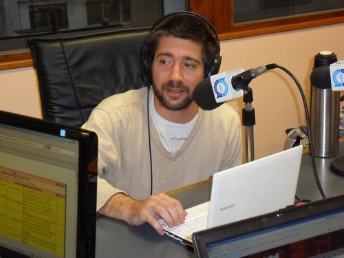 Javiluch's profile picture. Entrenador, Periodista y Jugador de básquetbol.¿Cuantas personas en el mundo pueden cumplir las tres funciones simultáneamente? Pocas.Hacer las tres bien? Nadie