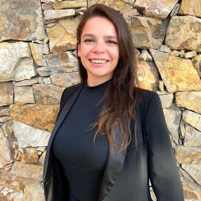 Secretaria en Cámaras de Apelaciones Civiles (SCJM). Graduada en Derecho UNCuyo