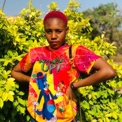 amoraweird's profile picture. Graphic designer ✍️psycho 🌊and weird  asf🥰amora❤️