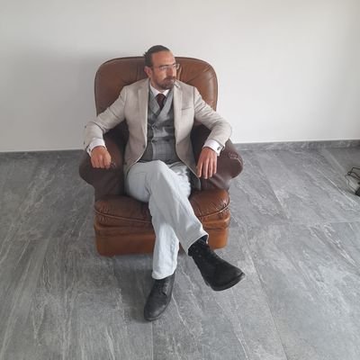 secondo account
il primo è saltato...cerco di  ri-seguire, ma tuìder mette il limite ai rifw. 
 😉