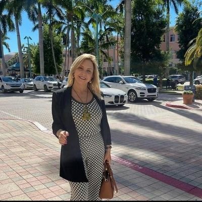 Married to my love💖💖
Mum of two lovely girls💋💋
Granny to cutie Colby🥰🥰
Dog lover🐹🐹
Entrepreneur🇱🇷🇱🇷
Investment coach@ Binary https://t.co/oxXHuUrtIc📈📊
