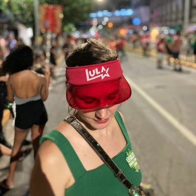 Profa no Dept. de Física da UFPE, feminista, mãe de Laika, fazedora de playlist no Spotify (ela/dela)