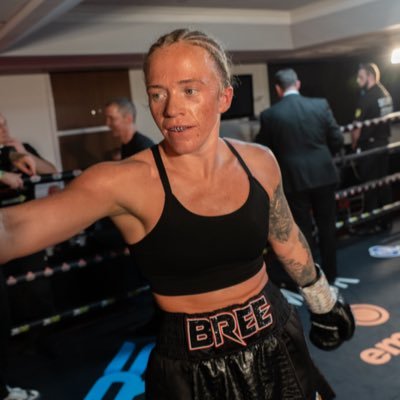 Sheffields 1st Female Pro Boxer ⚔️ 4-0📄 Signed to @OneEmpireMGMT 🥷 2021 Senior Development Champion 📍 Sheffield Born + Bred❗️#DifferentBreed