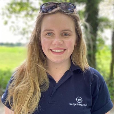 @UniofSurrey @SurreyVet Class of 2020 | Farm Vet with @Westpoint_Vets | Instagram: thenewgradfarmvet