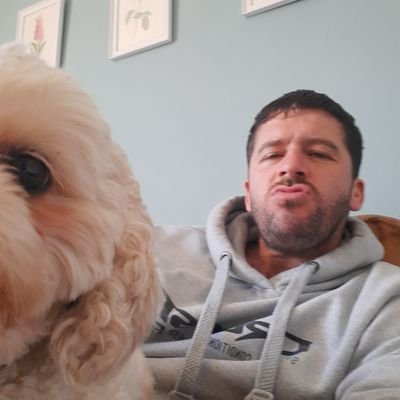 Family man, football fan and armchair spectator/pundit of most sports. Love Man Utd 🔴⚪️⚫️ Crossfit🤸‍♂️🏋‍♂️🚣‍♂️🚴‍♂️⛷️Whiskey🥃 and my dogs 🐕🐾