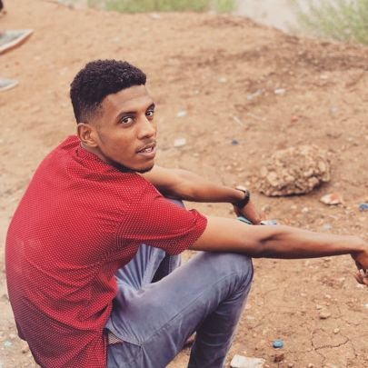 dayeb_omer's profile picture. ‏‎أمي؛الوصف عندك واقف متحير، 
كل الصفات إليكِ يقتلها المسير.🤍
أنتِ السماء اذا اكتملن نجومها
 وانا الذي في ظلمتي بك استنيرْ 💚.