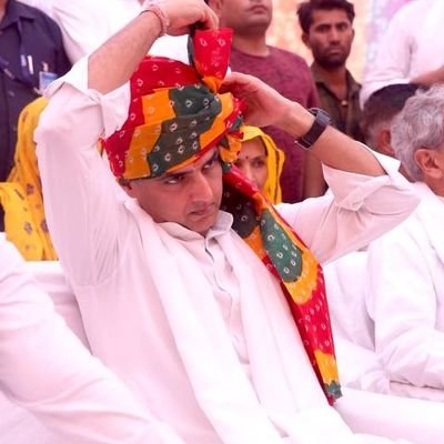 fan Sachin pilot