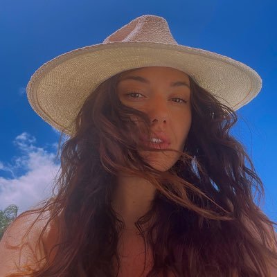 elyfi94's profile picture. 