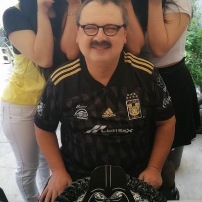 Abogado, divorciado, fiel seguidor de Tigres UANL, Vaqueros de Dallas y Yanquis de NY, coleccionista fan de Star Wars, Marvel, Speed Racer.