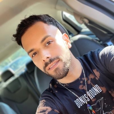 renealexandrei's profile picture. Streams of consciousness. #ChecksOut