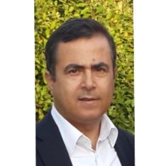 Ege Üniversitesi mezunu, uzun yıllar satış müdürü olarak çalıştı, şimdi emekli ve kendi işinde çalışıyor..