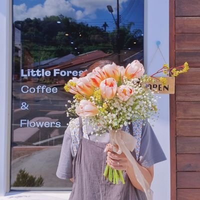 NongsomoP's profile picture. 🍵🌹Flower cafe in Phuket
📷Studio shoot
Flowershop | Cafe | Photograph | Florist | Workshop |
#sannitiphoto #littleforestcafe