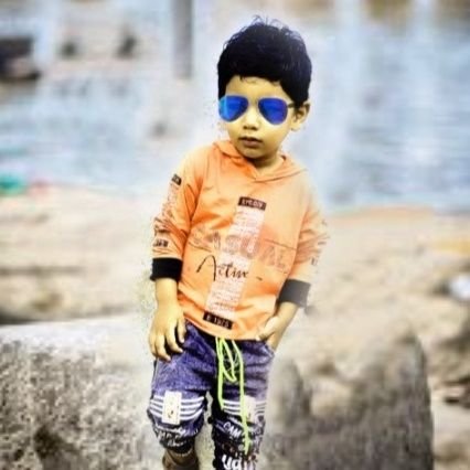 हम आइना हैं आइना ही रहेंगे फ़िक्र वो करे जिनकी शक्ल में कुछ और दिल में कुछ और हैं