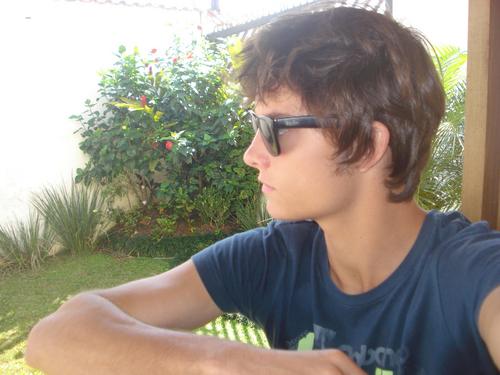 Quem se define, se limita