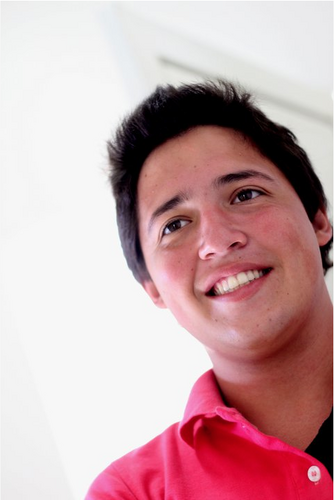 Cristão, Publicitário de formação, Camera-man e Corinthiano Roxo.
