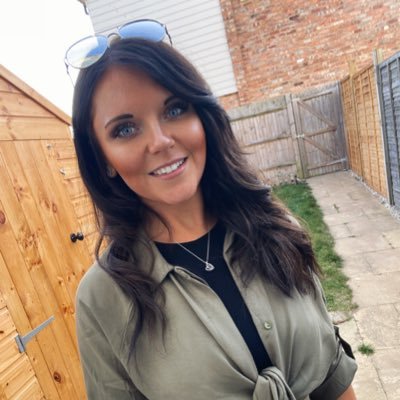 Pretending to have a personality on Twitter since 2012. Marketing, Comms, occasional Journo and frequent caffeine drinker. 🐸☕️ Views my own.