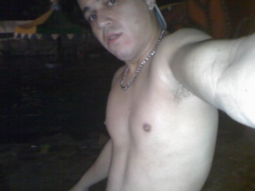 Sou apenas um ser Humano, não sou perfeito, posso até tentar ser, mas nunca serei completamente, pois sempre faltara algo,