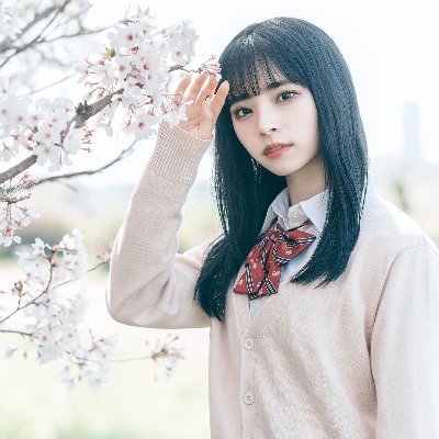 私は食べ物と旅行が好きで、時間があれば家で訓練するのが好きです。
今のコロナは怖いです。
仮面をかぶるのは好きではありません。
ずっと家でヨガをしています。