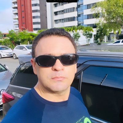 Direita segue direita... “ Brasil acima de tudo, abaixo de Deus “
