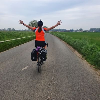 EB12MM's profile picture. she/her