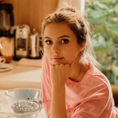 Sud ijrochisining sarguzashtlari porno filmi yalangoch ayol siyosatchilar