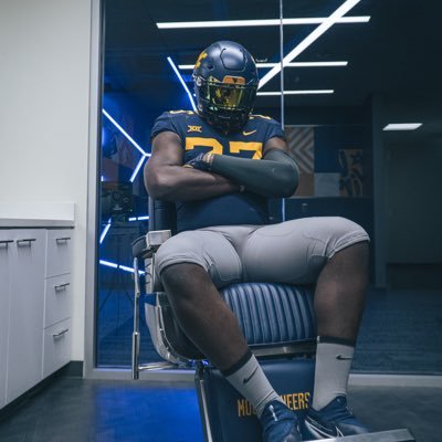 C/O 26 6'4 275/ WVU / DE