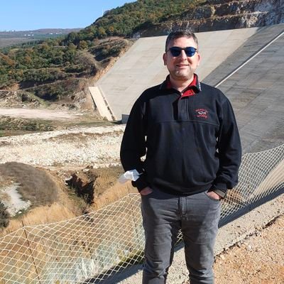 İnşaat Yük. Mühendisi (Civil Engineer https://t.co/5TcUuiyQxt.)
Tarihçi (Historian B.A.) -
Fenerbahçe Kongre Üyesi) Fenerbahçe Congress Member) - Gezgin (Traveler)