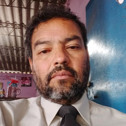 Profesor. Dedicado a la educación. Amante de las letras, la libertad y la justicia