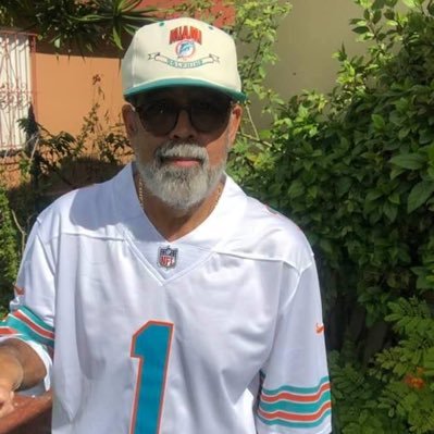 Born Gary Ind. Parents moved to Miami, Summer of 69,Miami Central High & Hialeah High,dad,grandpa,Retired MDTA AMERICANAIRLINES MIA Sports FAN! 🐬🔥⚾️🙌🏼🏒