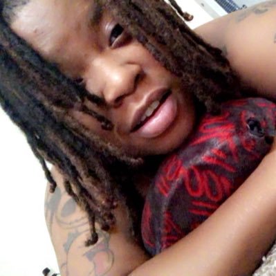 Call me Ace. 🤪I’m 29. you can ask me anything if ya wanna know.. I’m down to earth and open minded… just laid back and chill 😎