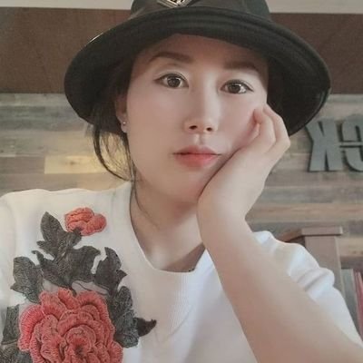 jungmigoo_24's profile picture. Busy saving lives 😍