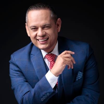 Conductor del noticiero 24/7 Nocturno en RCG Media en Saltillo, Coahuila. 
Conductor de radio, televisión y eventos especiales. Cantante, baladista.