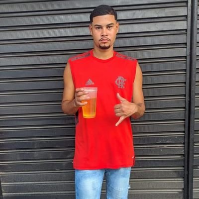 LuizCla67669713's profile picture. SOLIDÃO NÃO É  ESTAR SOZINHO 

È ESTAR ENTRE MIL PESSOAS E SENTIR  A FALTA DE APENAS UMA🧐