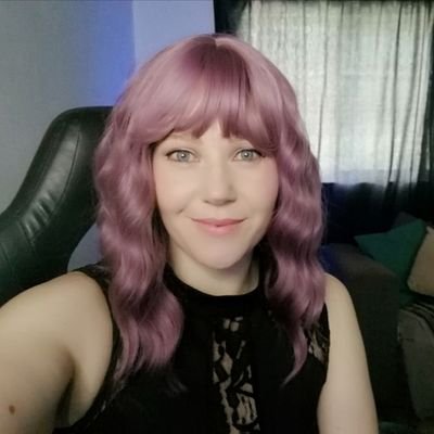 Girl gamer who enjoys pew pew games. Playing on poop internet and a potato. Come see me attemp to actually be good or at least try to be funny.