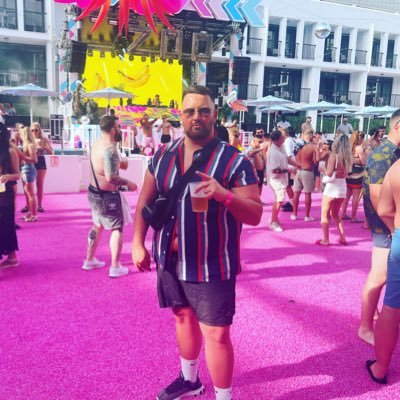 TurveyAj's profile picture. #MUFC When I die and you lay me to rest, I wanna go on the piss with Georgie Best... instagram: @turveyaj