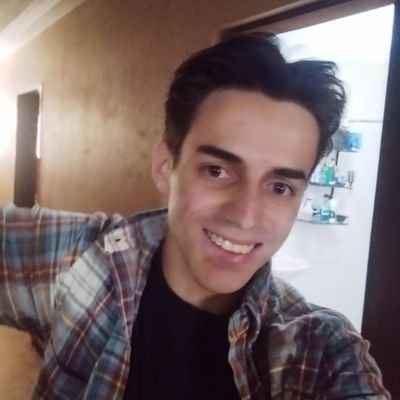 pseudocientífico, ace de closet. Linkedin me derrotó.