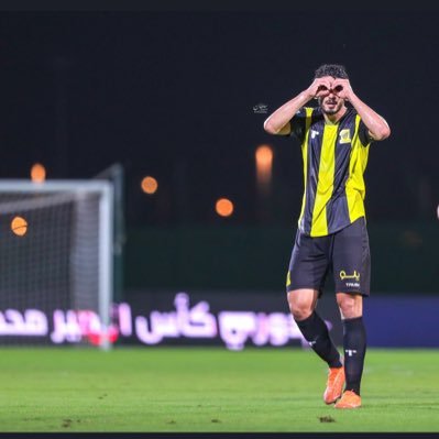 وَعَنَتِ الْوُجُوهُ لِلْحَيِّ الْقَيُّومِ ۖ وَقَدْ خَابَ مَنْ حَمَلَ ظُلْمًا