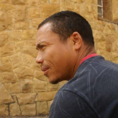 O QUE ME TORNA UMA PESSOA ESPECIAL POR QUE EU UNICO .SOU LEGAL