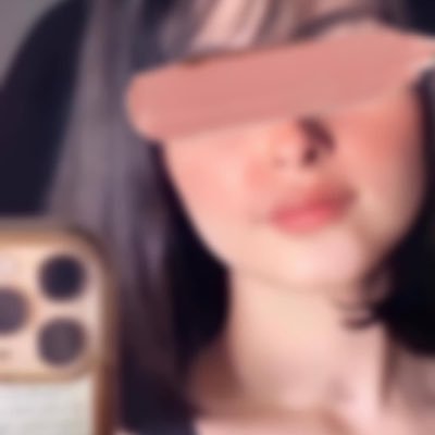 عندما تصبح غنياً ستكتشف عالما آخر من حولك سيظهر لك أقارب كثيرون وأصدقاء جدد . 😎✌️