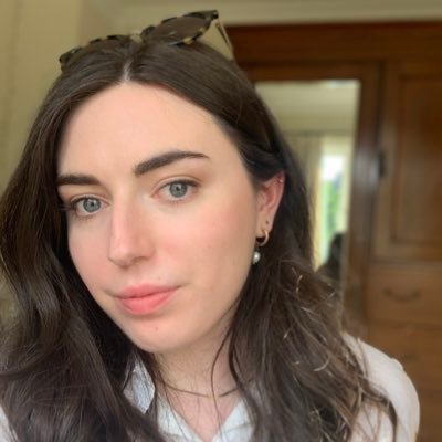 Arts/higher education fundraiser & occasional soprano, interested in music, baking, books + yarn 🧶| English Lit Grad @univofstandrews | she/her | views my own