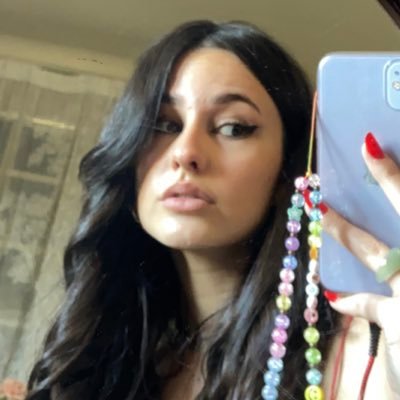 une pétasse de qualité possédant un certain charisme 💅🏼💅🏼