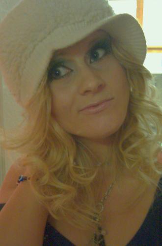 theblondea's profile picture. LOVE heLPng ppl. Feel we R all 1 onA veRy base LvL n tht if we all help 1NothR succeed, connct, and Bcome aware of who we truly R the wRLd willB a bttR Plce.