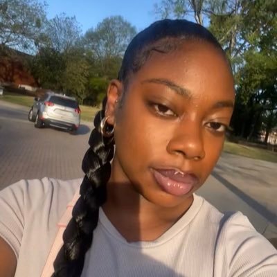Niyavictoria's profile picture. 🦋