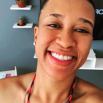 lisabrisa_'s profile picture. a vida é jogo fudido