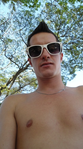 Um garoto feliz que Ama balada,a big mc, shoping e chocolate e mais coisas... rodrigocesar_jrrr@hotmail.com 
http://t.co/hrsVB9RkvD
