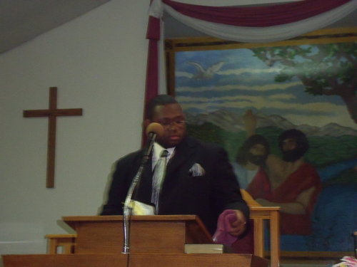 I'm a youth minister, love to preach and teach, hit me up