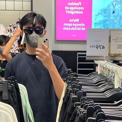 CliveGeraldino's profile picture. Add a bio to your profile