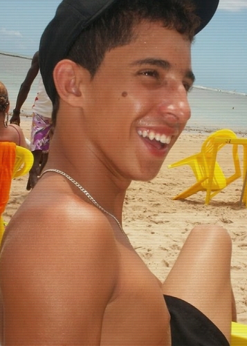 Para que levar a vida tão a sério, se a vida é uma alucinante aventura da qual jamais sairemos vivos ♪