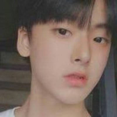 RRvverd's profile picture. 